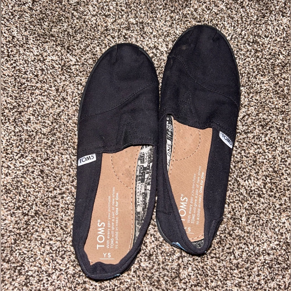 Tom’s shoes